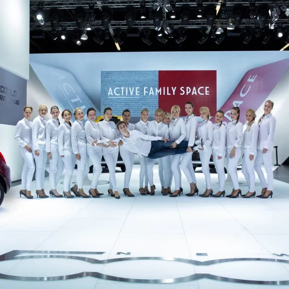 Meeting Guide Berlin TRUST Promotion ACTIVE FAMILY SPACE Hostessen fiat500