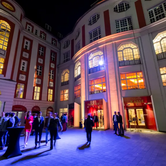 Historischer Innenhof des Admiralspalasts