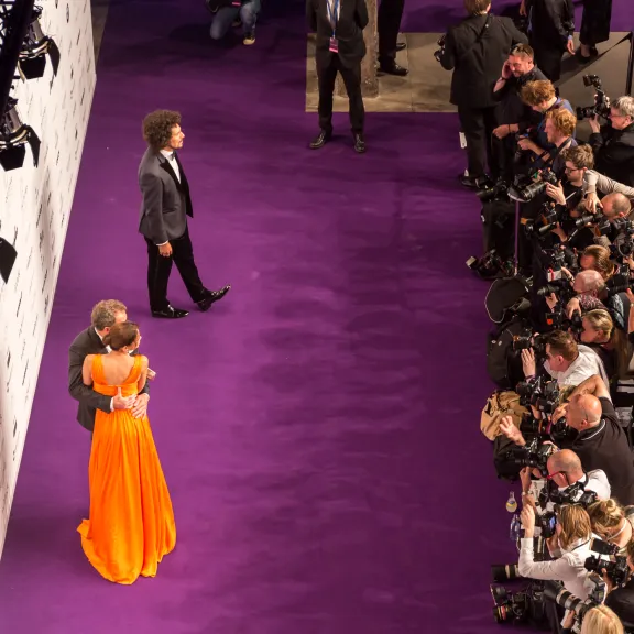 satis&fy Duftstars 2016 lila Teppich und Prominente