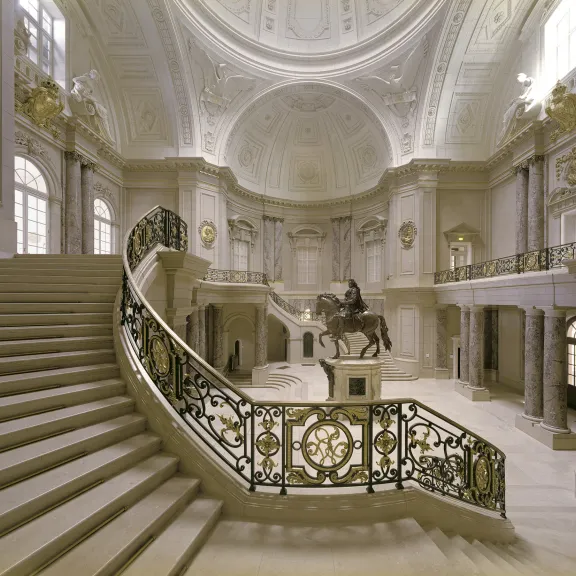 Bode Museum Treppenhaus mit Reiterstandbild