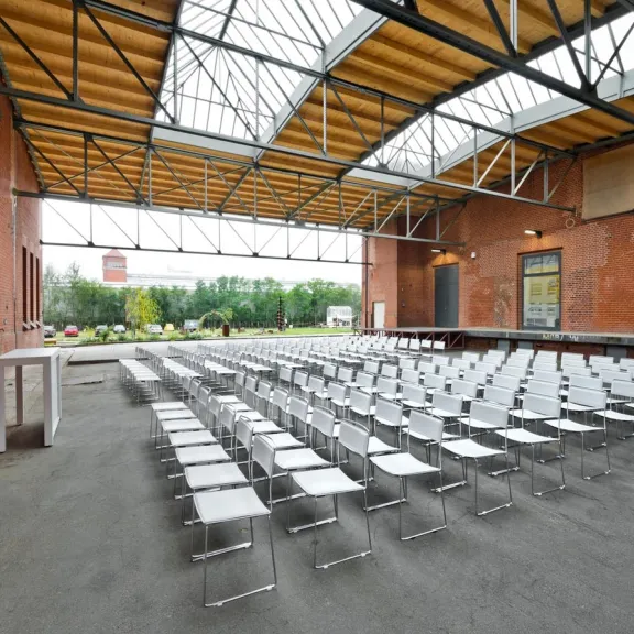 Meeting Guide Berlin Die überdachte Veranstaltungsfläche Zwischendach eignet sich für viele Formate