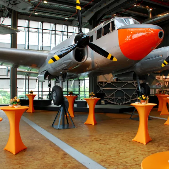 Deutsches Technikmuseum Stehempfang in der Luftfahrt-Ausstellung