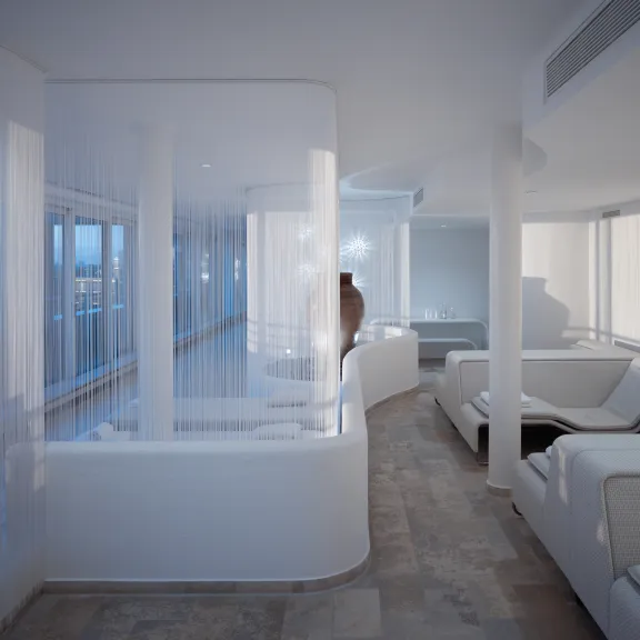 Modernes Wohnzimmer mit weißen Möbeln und großen Fenstern, Person blickt nach draußen.