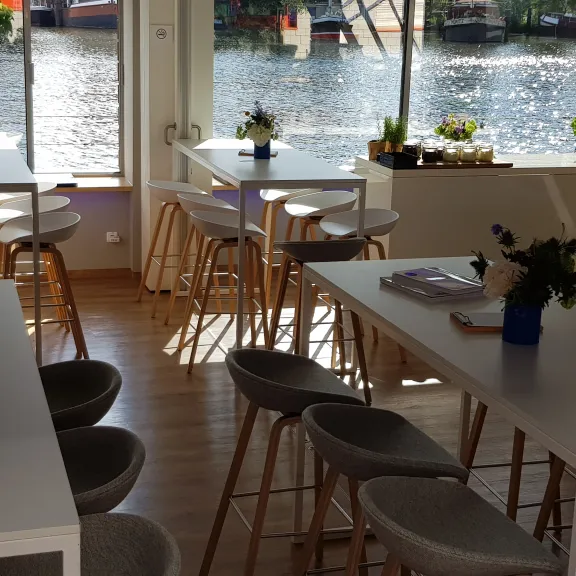 Meeting Guide Berlin, Eventlocation Seminarschiff, Unterschiedliche Bestuhlungsvarianten an Bord möglich