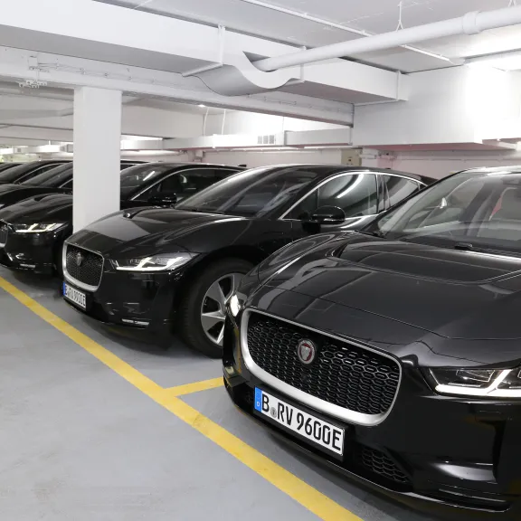 Meeting Guide Berlin, Limousinenservice Berlin, Garage für Elektromobile mit Ladesäulen