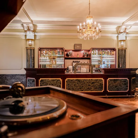 Sitzgelegenheiten im Grünen Salon der Eventlocation Meistersaal