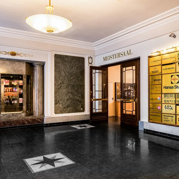 Einladendes Foyer der Eventlocation Meistersaal 
