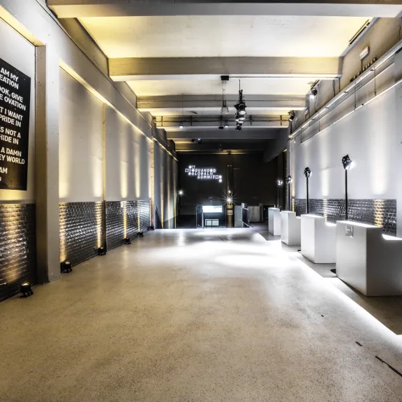 Foyer mit Akkreditierung