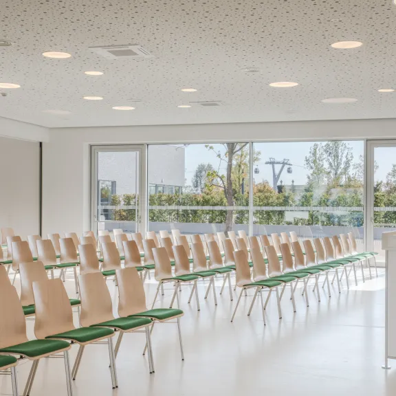 Tagungsraum Gärten der Welt Reihenbestuhlung