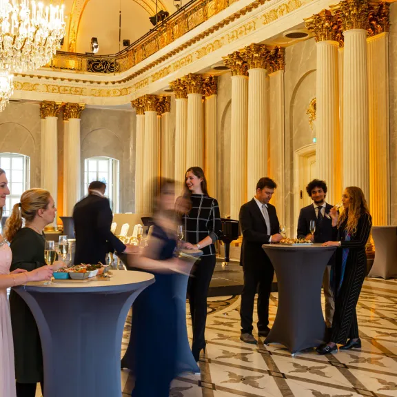 Champagne and fingerfood