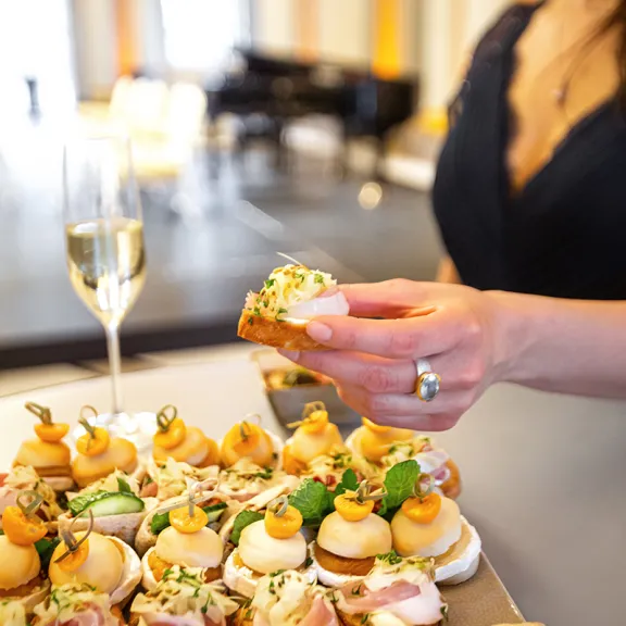 woman eats aveato food