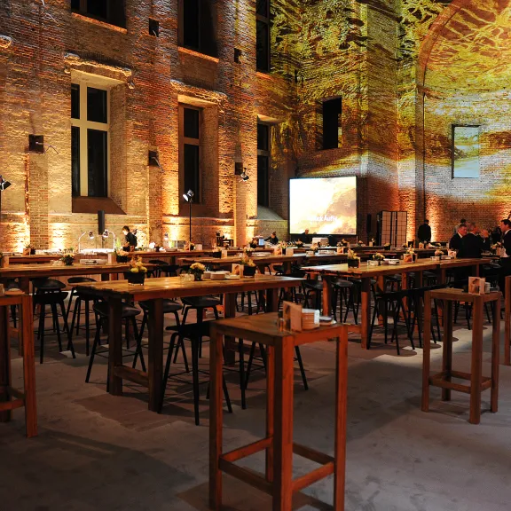 Dinner Set Up in der St. Elisabeth Kirche