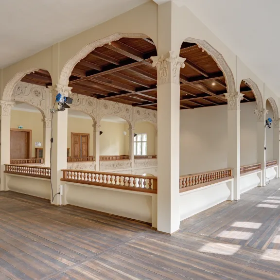 Galerie im Saal der Villa Elisabeth