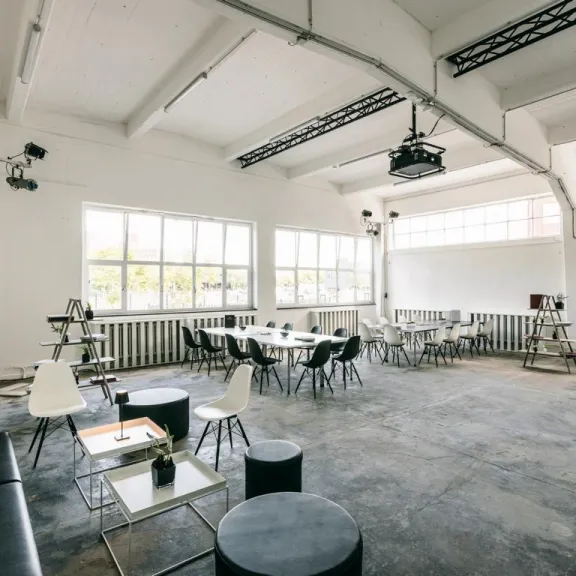 Meeting 2 mit Mischbestuhlung