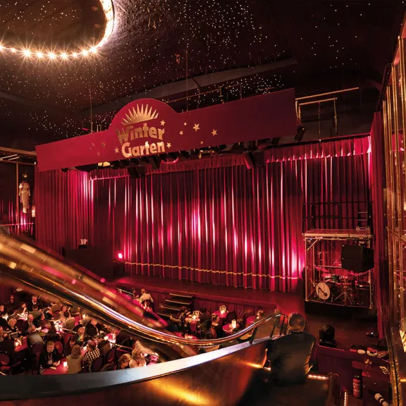 Theatersaal Ansicht auf die Bühne