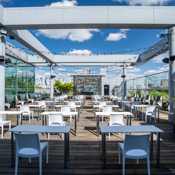 Eventlocation-Berlin_Alice_draußen tagen