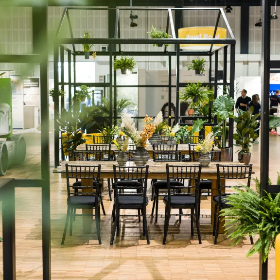 Nachhaltige Eventausstattung; Palettntische; Holztische