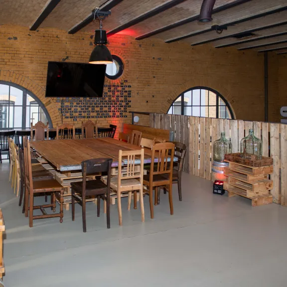 Meeting Guide Berlin, MAMPE Manufaktur, MAMPE Stammtisch und Vintage-Tafeln für 40 PAX