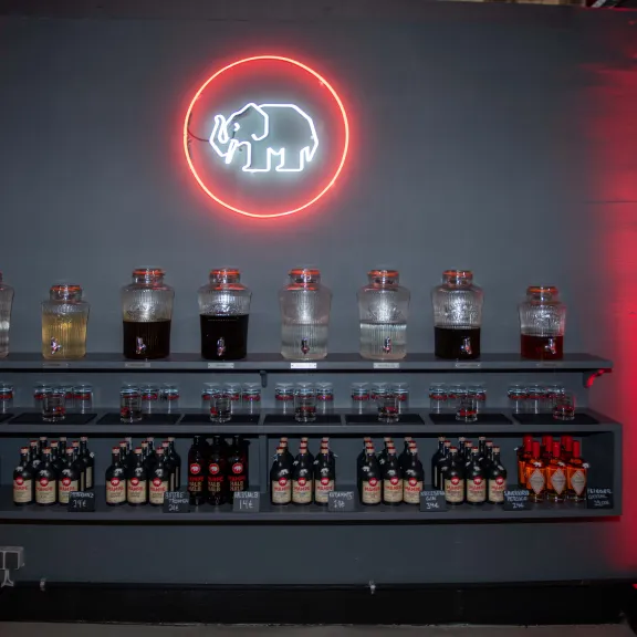 Meeting Guide Berlin, MAMPE Manufaktur, Blick in die Destille