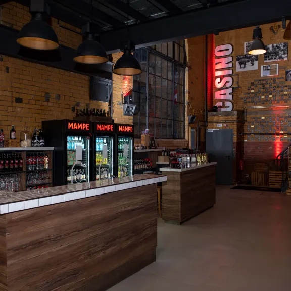 Mampes neue Heimat, Tasting Bar und Stammtisch