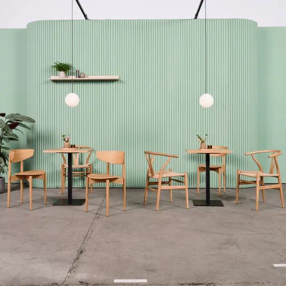 Systemwandbau salbei mit Mietmobiliar