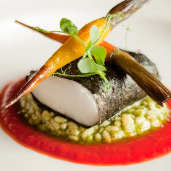 angerichtetes Essen auf einem Teller - Fine Dining