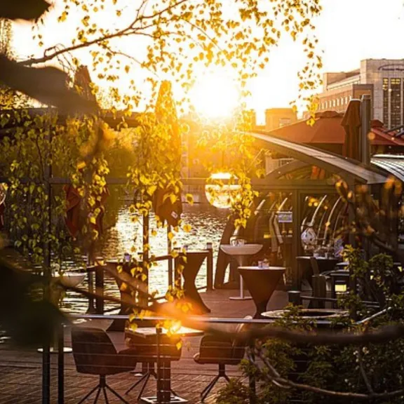 PATIO Ostterrasse im Sonnenuntergang