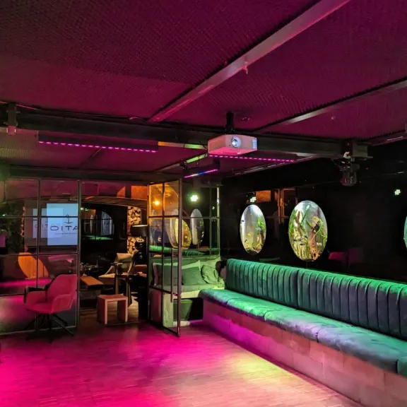 PATIO Bilge-Bar mit Tanzfläche