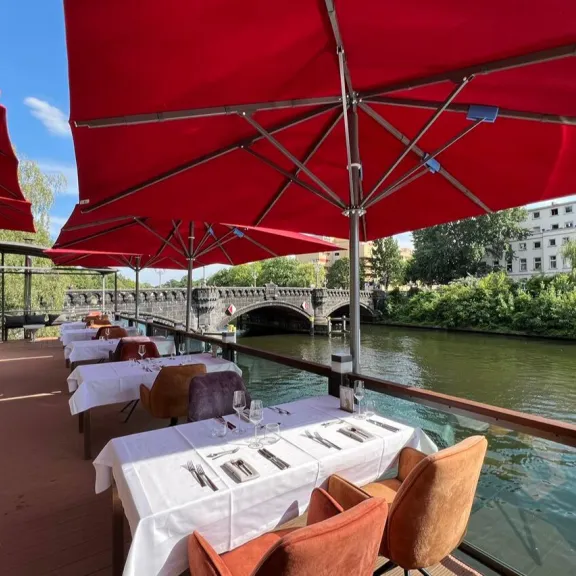 PATIO Ostterrasse mit Blick auf die Moabiter Brücke