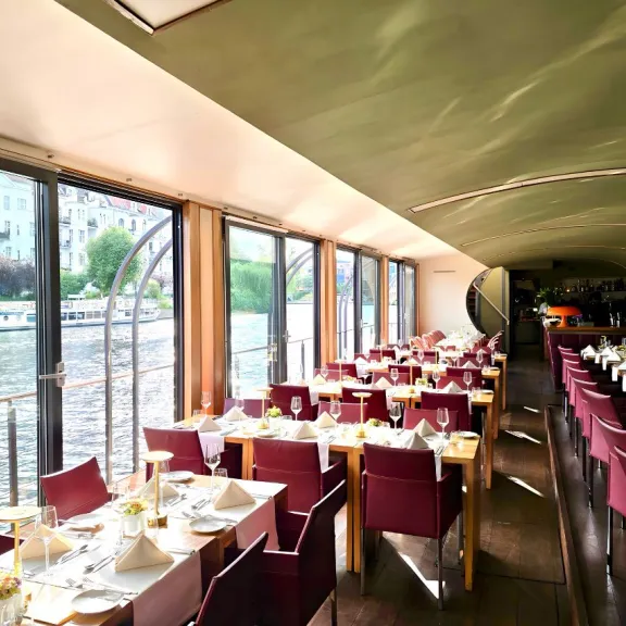 PATIO Mitteldeck mit Blick auf die Spree