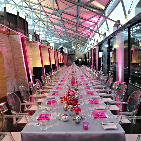 Meeting Guide Berlin COMAONSITE Gala Dinner mit festlicher Abendbestuhlung