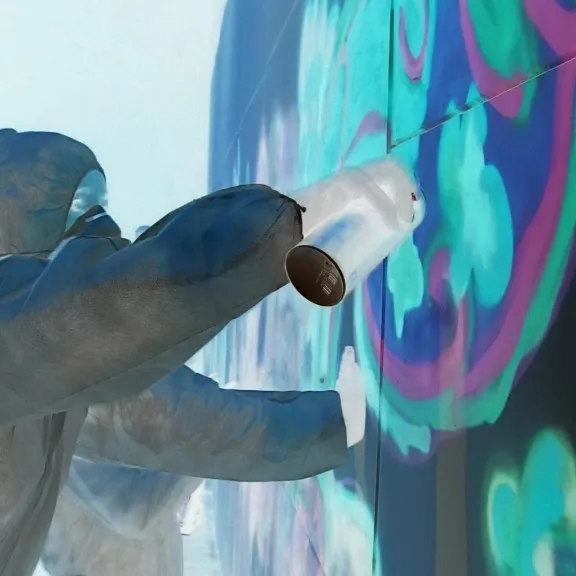 Meeting Guide Berlin, timebandits, Graffiti Event, Sprayer, Mural, Schutzanzug, Spraydose