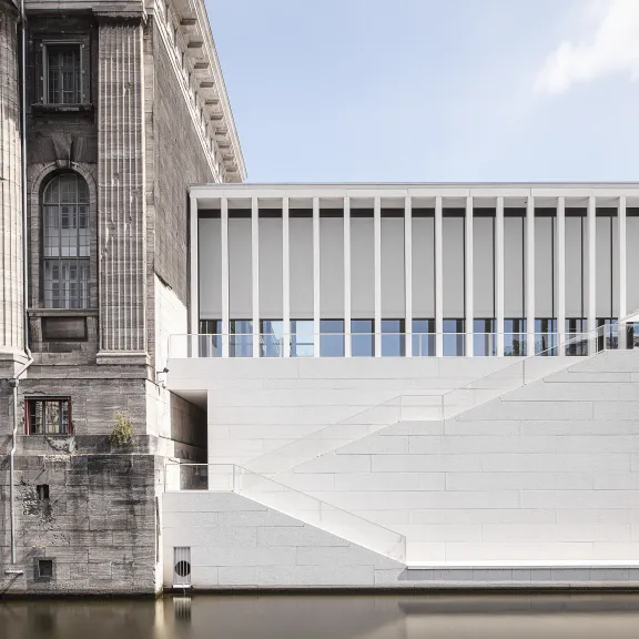 Die neue James-Simon-Galerie auf der Museumsinsel im Herzen Berlins