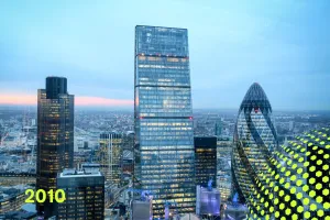 Londoner Skyline mit modernen Hochhäusern bei Sonnenuntergang, 2010
