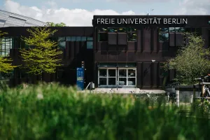 The image shows Freie Universität Berlin