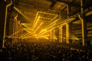 DEEP WEB ist eine monumentale, immersive audiovisuelle Installation und Live-Performance des Lichtkünstlers Christopher Baud…