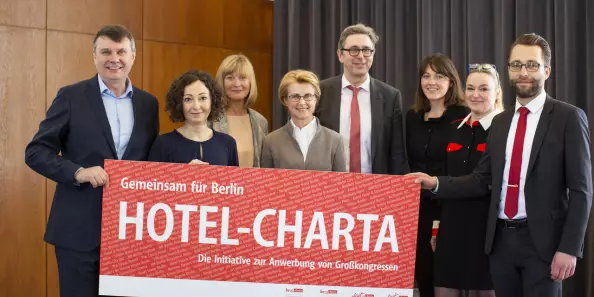 Blog Berlin Meetings, hotel charter to attract major congresses in Berlin, group photo of the hoteliers