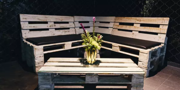 Mietmöbel auf alten Europaletten