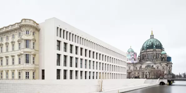 Ostfassade des Humboldt Forums und Berliner Dom Ostfassade des Humboldt Forums und Berliner Dom