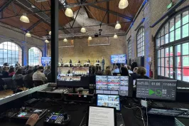 Technische Regie bei einer Tagung in Berlin mit Video-, Streaming- und Veranstaltungstechnik von TagungsPartner