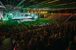 Bühne inkl. Lichttechnik, 1000 PAX 