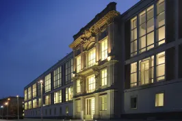 SCHLOSSPLATZ 1 at night