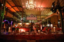 Meeting Guide Berlin, Incentives Berlin, Tisch in einer Markthalle