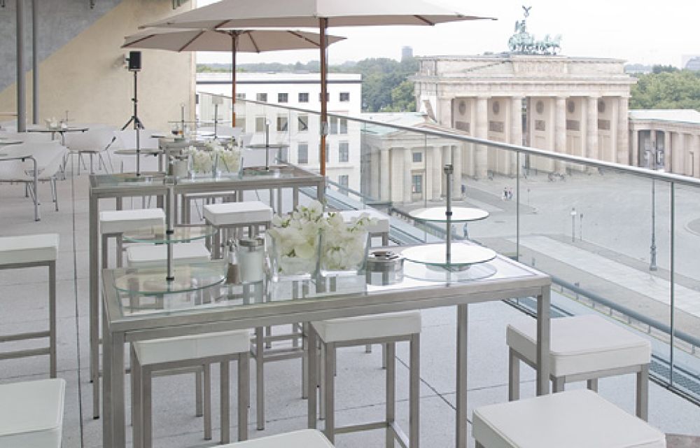 Meeting Guide Berlin, Eventausstattung, Eventwide Berlin, Balkon mit Möbeln am Pariser Platz