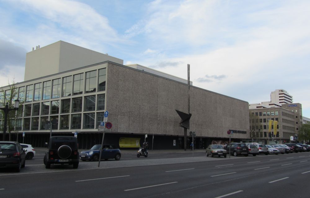 Die Deutsche Oper in Charlottenburg in der Bismarckstraße
