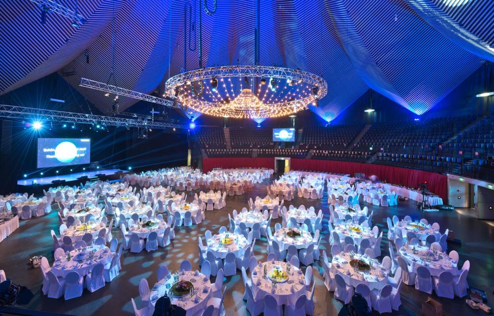 Große Arena  - Dinner