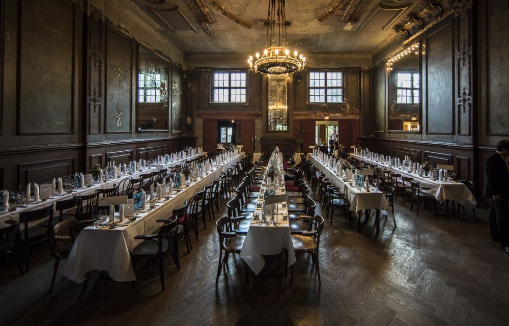 Meeting Guide Berlin, historical event location Clärchens Ballhaus, set tables at Hall of Mirrors