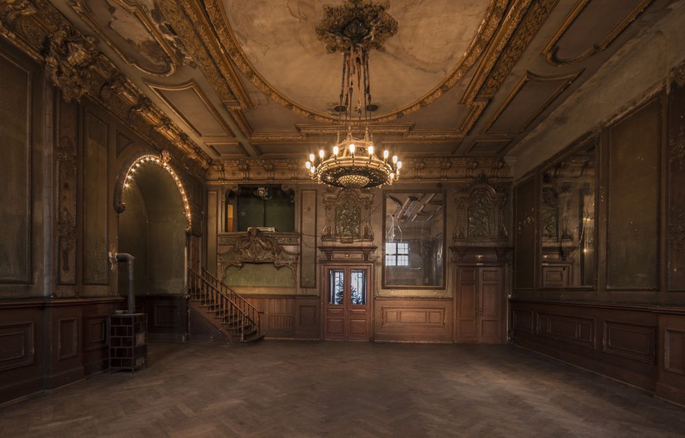 Meeting Guide Berlin, historical event location Clärchens Ballhaus, empty hall of mirrors