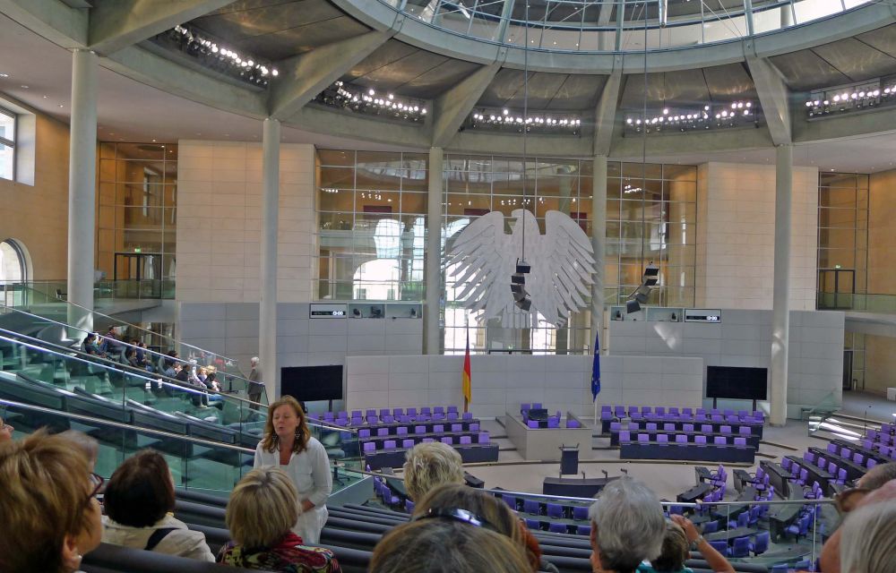 Guided tours and lectures at the Reichstag