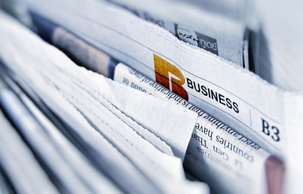 ein Stapel Zeitungen und Business-Leitmedien